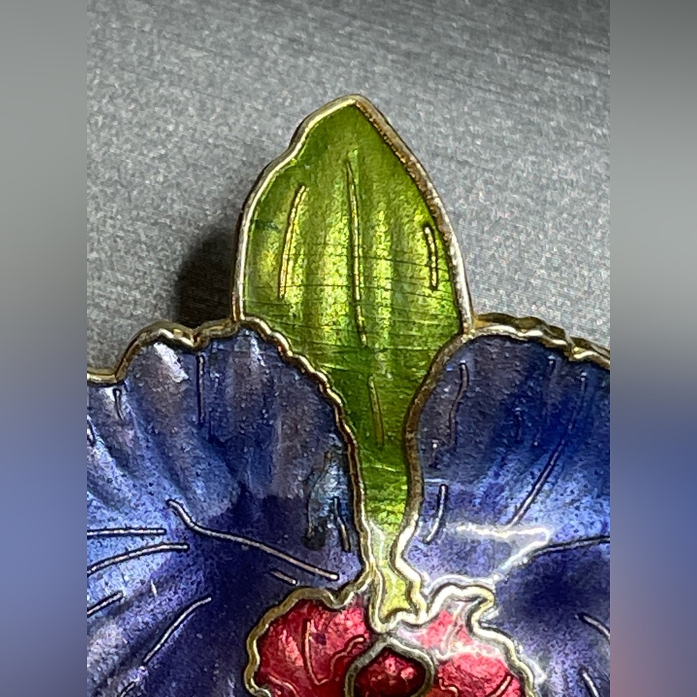 Cloisonné Orchid Flower Periwinkle & Pinks Gold Tone 3D Vintage 2” Brooch - Picture 2 of 14
